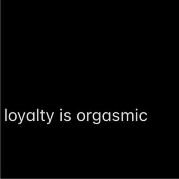 AS ALWAYS, HAPPY POSHING - Open to offers & negotiating 💖 - Picture 2 of 4